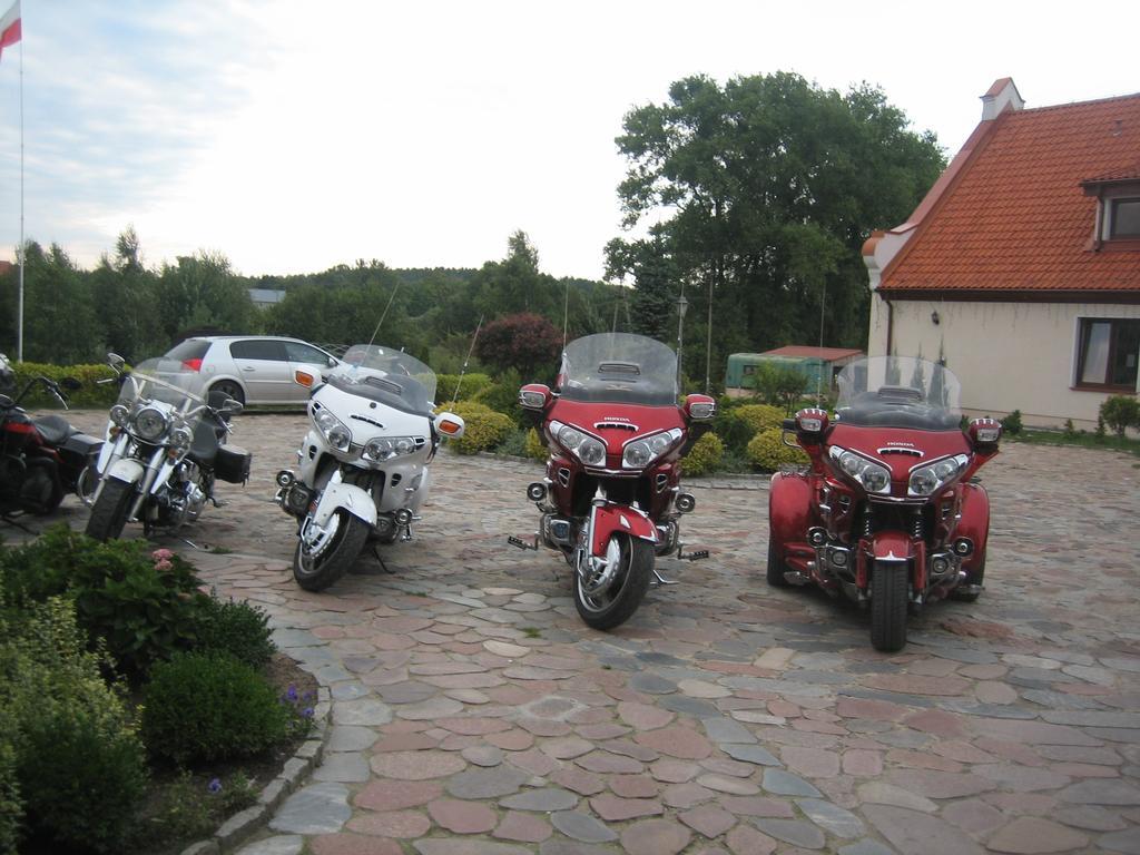 Bed and Breakfast Gosciniec Rycerski à Paprotki Extérieur photo